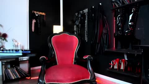 Missdarklady online show from January 6, 2025, 10:15 pm