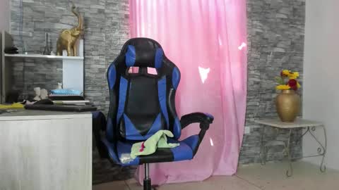 Snapshot of missdeborah20 chatting on November 12, 2025, 2:39 pm missdeborah20 online show from November 12, 2025, 2:39 pm