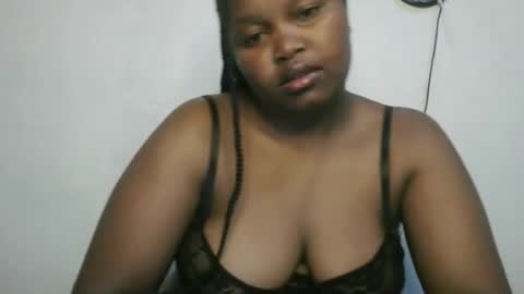 Snapshot of missebonyqueen chatting on November 19, 2025, 11:27 pm Shan online show from November 19, 2025, 11:27 pm