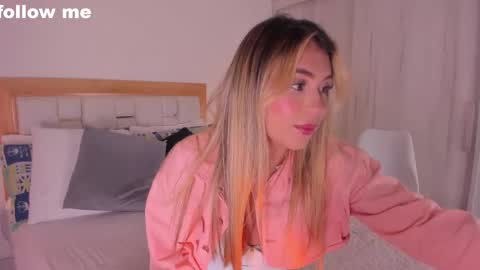 Snapshot of missjuliaa_ chatting on February 20, 2025, 3:34 am A N N Y online show from February 20, 2025, 3:34 am