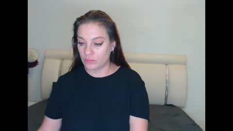 Snapshot of misskhloe chatting on December 19, 2025, 11:23 pm Khloe online show from December 19, 2025, 11:23 pm