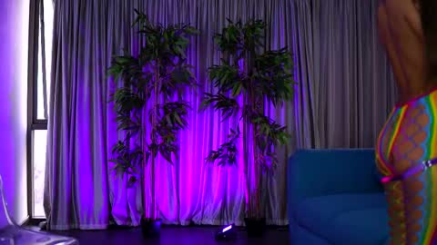 misskiarra online show from February 26, 2025, 5:20 am