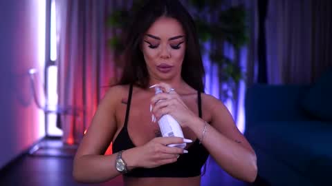 misskiarra online show from March 7, 2025, 5:29 am