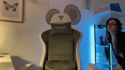 misslalii online show from February 23, 2026, 2:03 pm