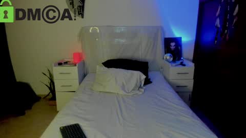 Snapshot of misslucye_robbie chatting on February 12, 2025, 2:35 am Lucye Robbie online show from February 12, 2025, 2:35 am