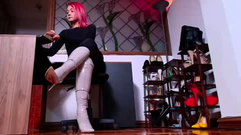 Snapshot of missmabelle_ chatting on June 17, 2026, 2:47 am Im Valentina online show from June 17, 2026, 2:47 am