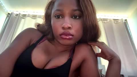 missmarimac online show from March 9, 2026, 3:38 pm