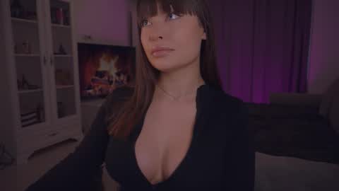 LUXXANDRA online show from February 1, 2026, 6:23 am