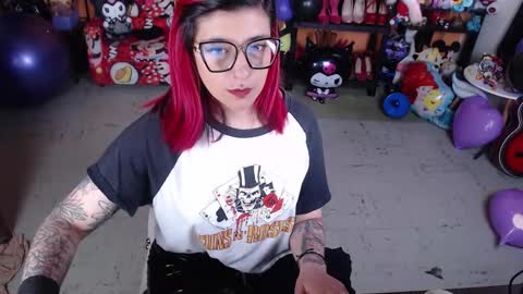 Miss Mia online show from September 18, 2025, 3:03 pm