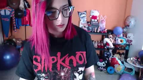 Miss Mia online show from September 25, 2025, 5:05 pm