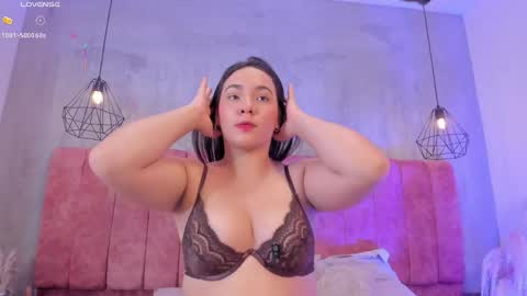 Snapshot of missmiaa_ chatting on May 13, 2026, 11:51 am Mia online show from May 13, 2026, 11:51 am