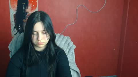 Mia online show from April 29, 2026, 11:25 am