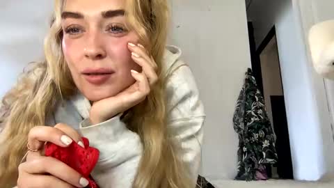 Snapshot of missnatural1 chatting on June 10, 2026, 1:32 pm Miss Natural online show from June 10, 2026, 1:32 pm