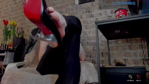 Miss Venus online show from March 9, 2026, 7:56 am