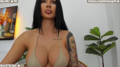 Renata online show from October 23, 2025, 7:45 pm