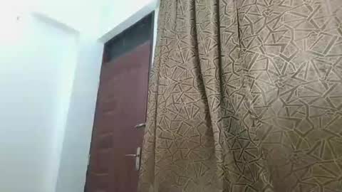 pretty gal online show from December 17, 2025, 3:51 pm