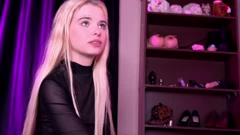 Snapshot of missslola chatting on January 6, 2025, 5:16 pm Misss Lola Angel online show from January 6, 2025, 5:16 pm