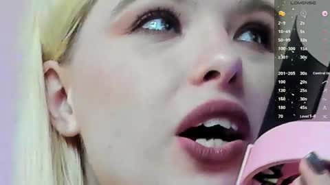 Snapshot of missslola chatting on January 31, 2025, 4:27 pm Misss Lola Angel online show from January 31, 2025, 4:27 pm