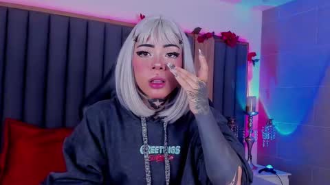 Snapshot of misstomie_ chatting on January 15, 2025, 3:50 pm Tomiehelp me get to 100 thumbs up online show from January 15, 2025, 3:50 pm