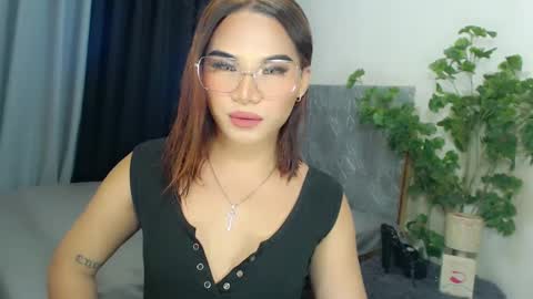 misstrishontop online show from February 9, 2025, 9:58 am