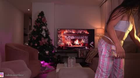 Snapshot of missvalery_1 chatting on December 11, 2024, 12:54 am OF online show from December 11, 2024, 12:54 am