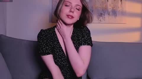 Snapshot of missvikiki chatting on June 5, 2026, 9:20 pm Polly online show from June 5, 2026, 9:20 pm