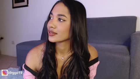 missvirggii online show from February 11, 2025, 6:55 pm