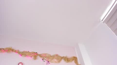 Pau OFmissweetpeach online show from December 14, 2025, 7:29 pm