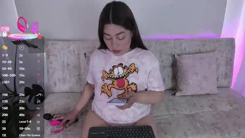 Snapshot of missweetpeach chatting on June 24, 2026, 8:19 pm Pau OFmissweetpeach online show from June 24, 2026, 8:19 pm