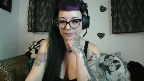 Missy Dee online show from April 22, 2026, 6:49 am