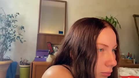 Snapshot of misszlataa chatting on October 9, 2025, 8:01 am Zlata online show from October 9, 2025, 8:01 am