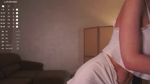 Mia online show from October 19, 2025, 5:46 pm