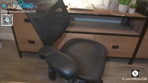 Snapshot of mister_dilf chatting on March 5, 2025, 10:10 pm MISTER DILF online show from March 5, 2025, 10:10 pm