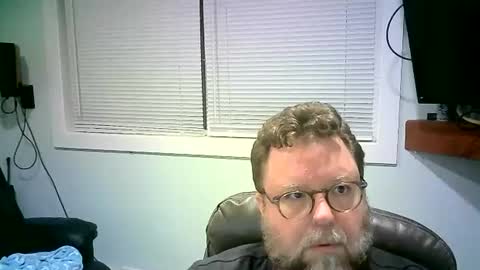 Mr. Happy online show from February 19, 2025, 2:33 am