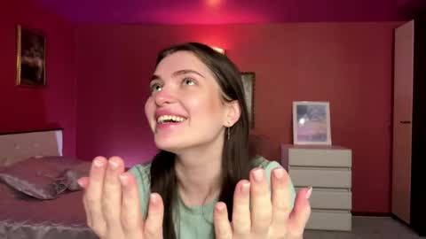 Mia online show from April 29, 2026, 12:09 pm