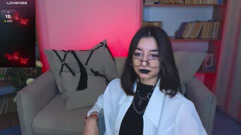 Snapshot of mistress__marcelline chatting on September 10, 2025, 9:42 am Marcelline online show from September 10, 2025, 9:42 am