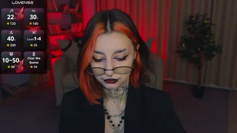 Snapshot of mistress__marcelline chatting on June 17, 2026, 1:30 am Marcelline online show from June 17, 2026, 1:30 am