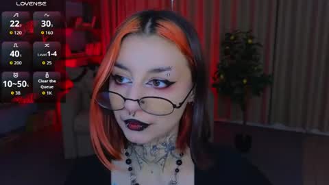 Snapshot of mistress__marcelline chatting on June 18, 2026, 1:50 am Marcelline online show from June 18, 2026, 1:50 am