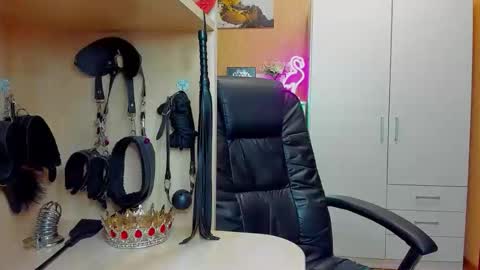 Snapshot of mistress_kristi chatting on May 5, 2026, 6:27 pm Mistress Kristi online show from May 5, 2026, 6:27 pm
