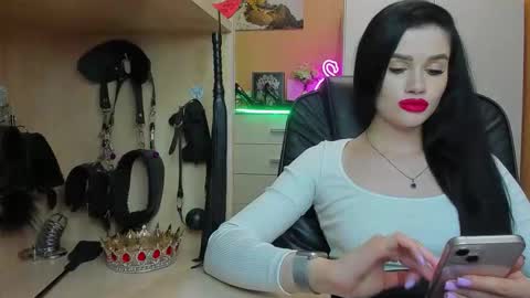 Snapshot of mistress_kristi chatting on May 19, 2026, 7:42 pm Mistress Kristi online show from May 19, 2026, 7:42 pm