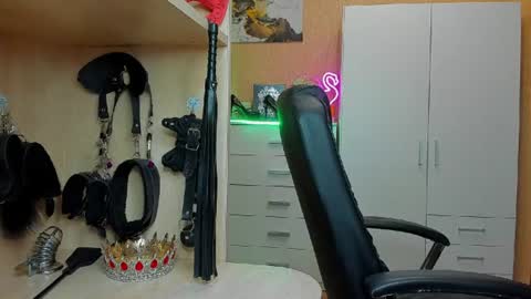 Snapshot of mistress_kristi chatting on June 11, 2026, 6:50 pm Mistress Kristi online show from June 11, 2026, 6:50 pm
