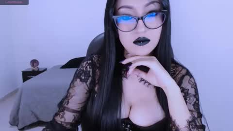 Snapshot of mistress_zafirah chatting on January 18, 2026, 1:53 am Mistress online show from January 18, 2026, 1:53 am