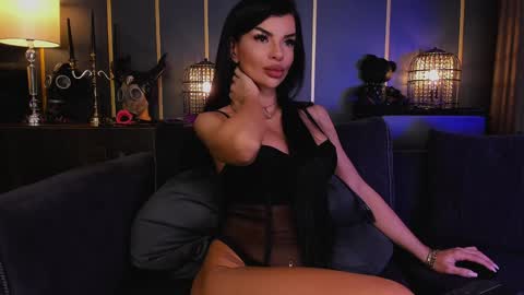 Snapshot of mistresselenia chatting on January 6, 2025, 12:35 pm Elenia online show from January 6, 2025, 12:35 pm