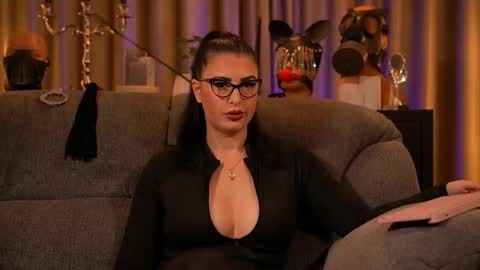 Snapshot of mistresskellykent chatting on September 15, 2025, 9:15 pm Mistress Kelly online show from September 15, 2025, 9:15 pm