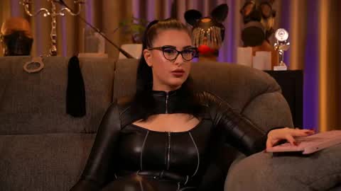 Snapshot of mistresskellykent chatting on October 11, 2025, 9:24 pm Mistress Kelly online show from October 11, 2025, 9:24 pm