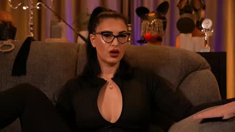 Snapshot of mistresskellykent chatting on November 7, 2025, 1:38 am Mistress Kelly online show from November 7, 2025, 1:38 am