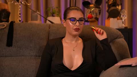 Snapshot of mistresskellykent chatting on November 15, 2025, 1:25 am Mistress Kelly online show from November 15, 2025, 1:25 am