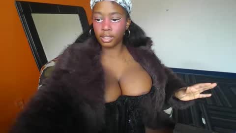 Snapshot of mistressmochareign chatting on February 27, 2026, 7:25 pm mistressmochareign online show from February 27, 2026, 7:25 pm