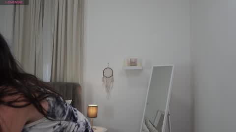 Sindy online show from October 17, 2025, 8:17 am