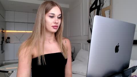 Snapshot of mistressuniverse chatting on May 13, 2026, 11:18 am mistressuniverse online show from May 13, 2026, 11:18 am